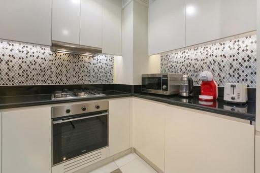 Luxurious One Bedroom Apartment *