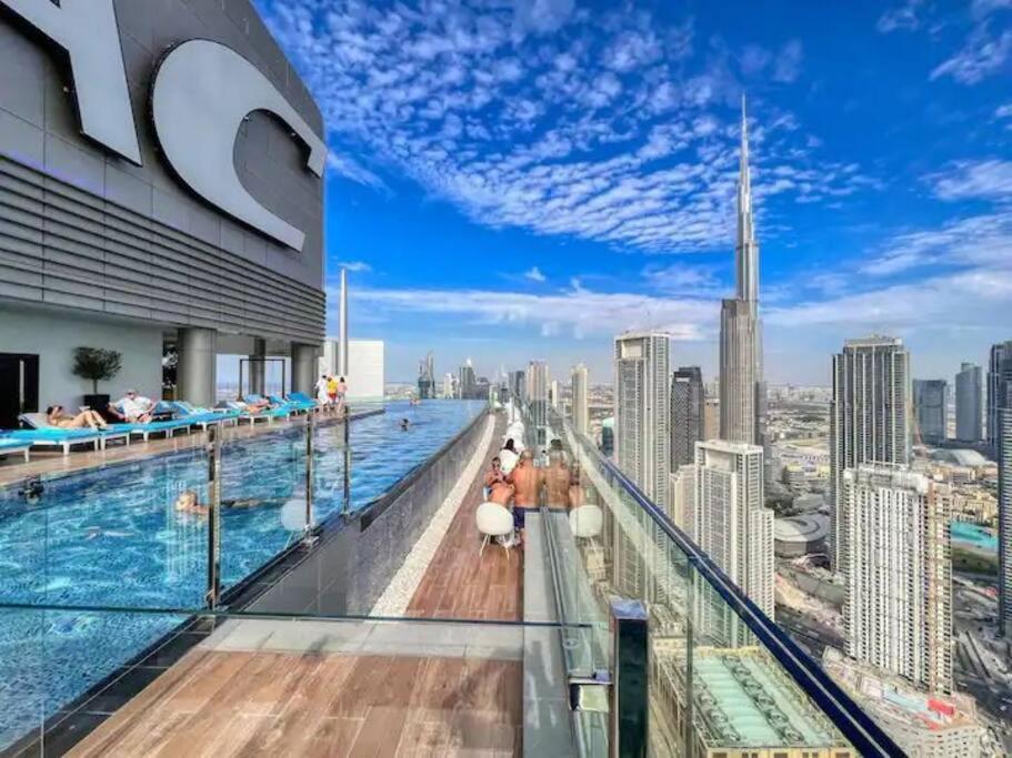 Luxurious One Bedroom Apartment *